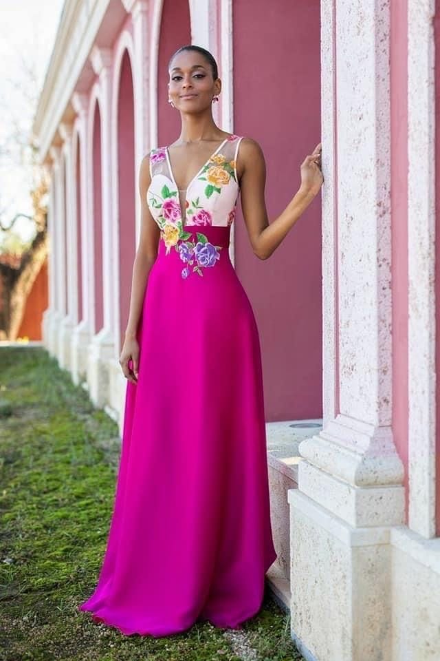 Vestido formal mexicano con flores bordadas